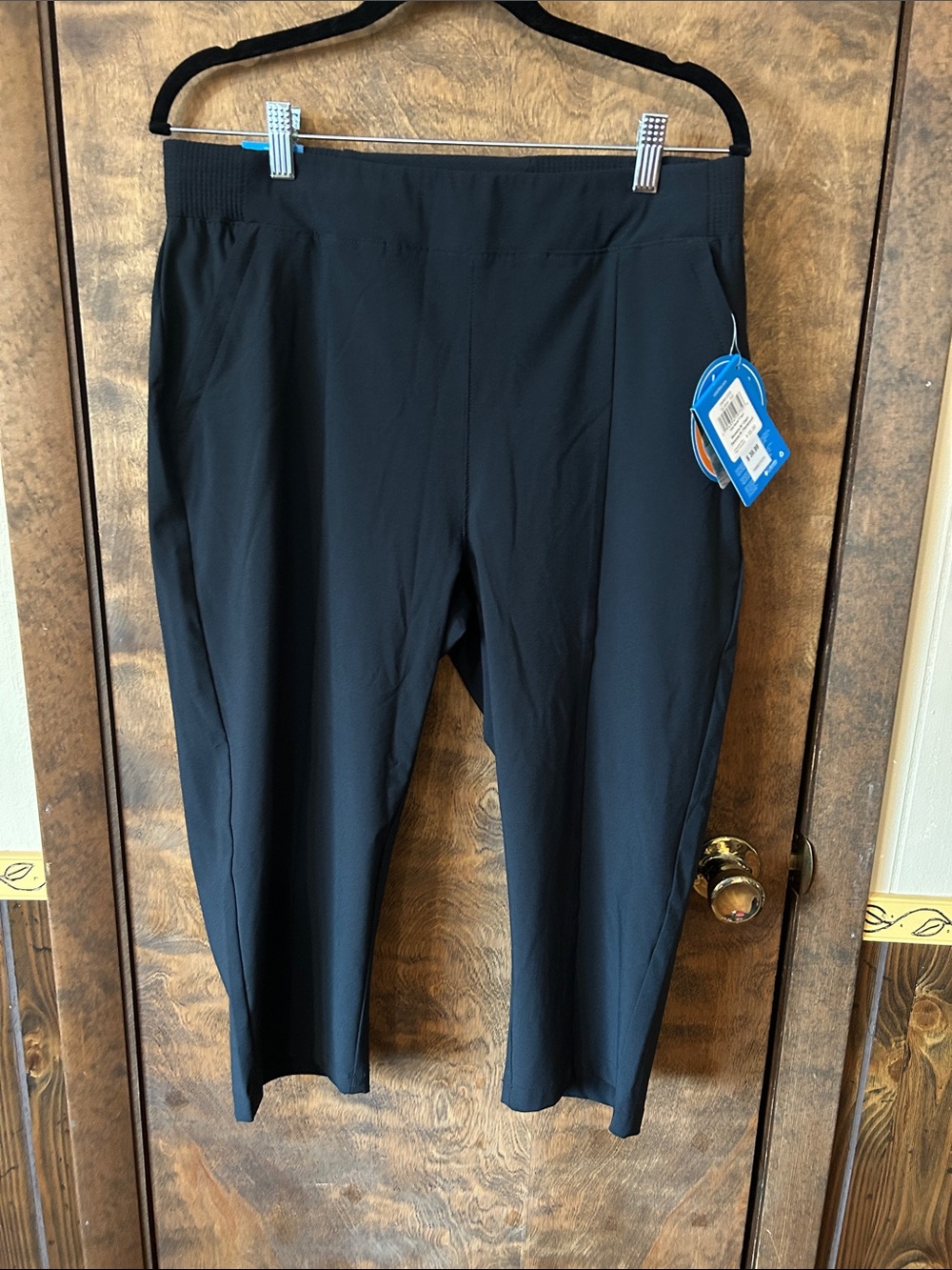 Columbia Black Capri - New with Tags M